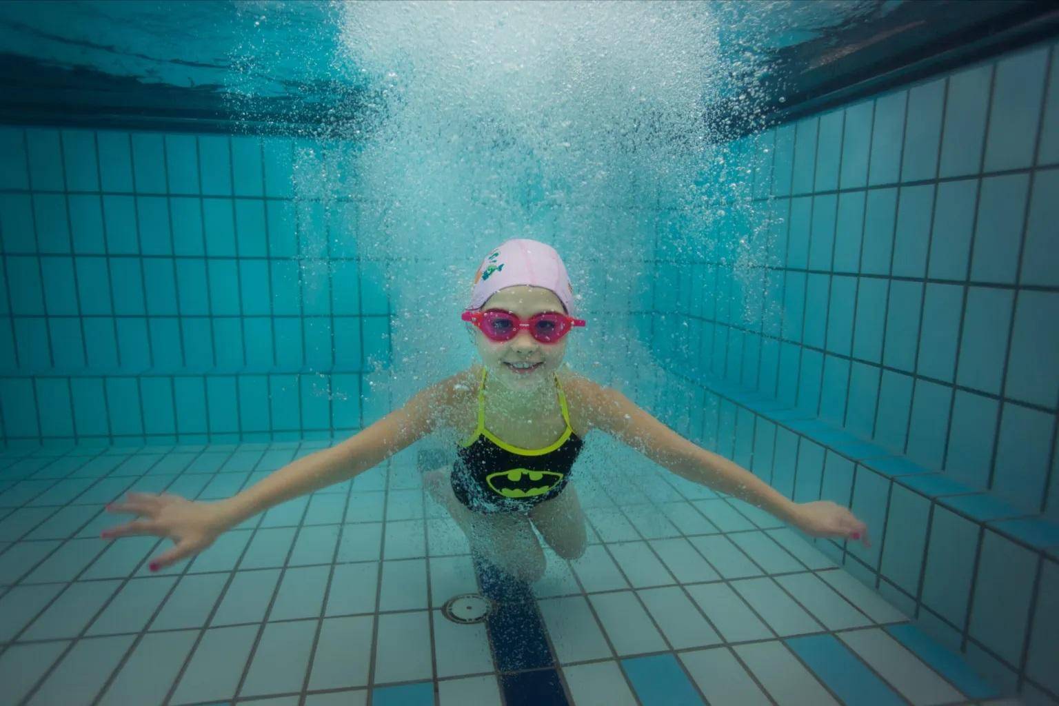 Svømmekurs på Høybråten skole med Pirayaswim svømmeskole cover