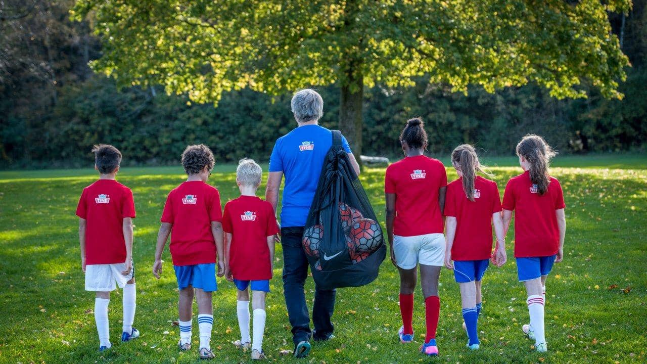 TINE FOTBALLSKOLE cover