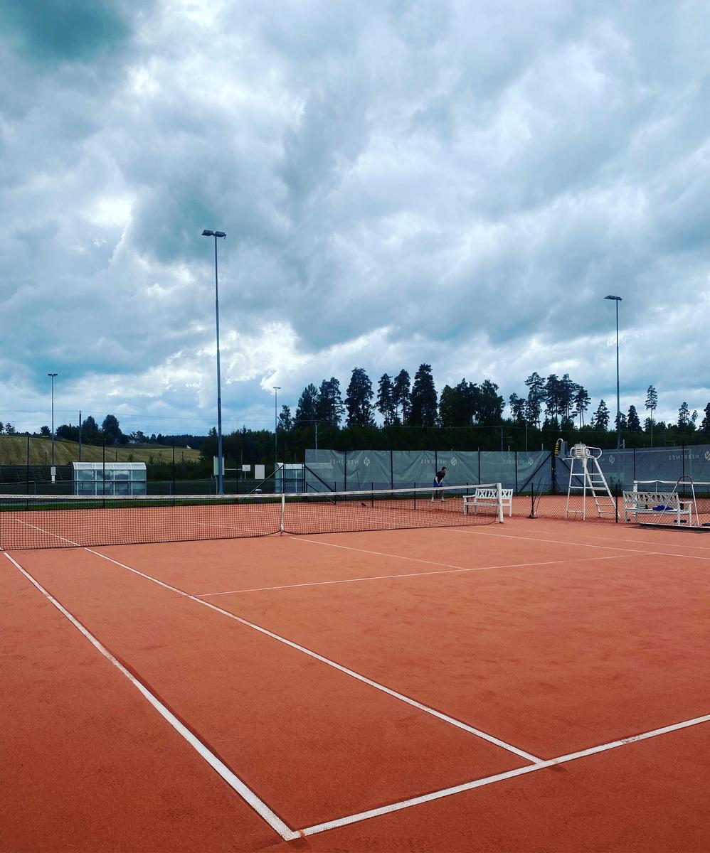 Tenniskurs høst 2026 cover