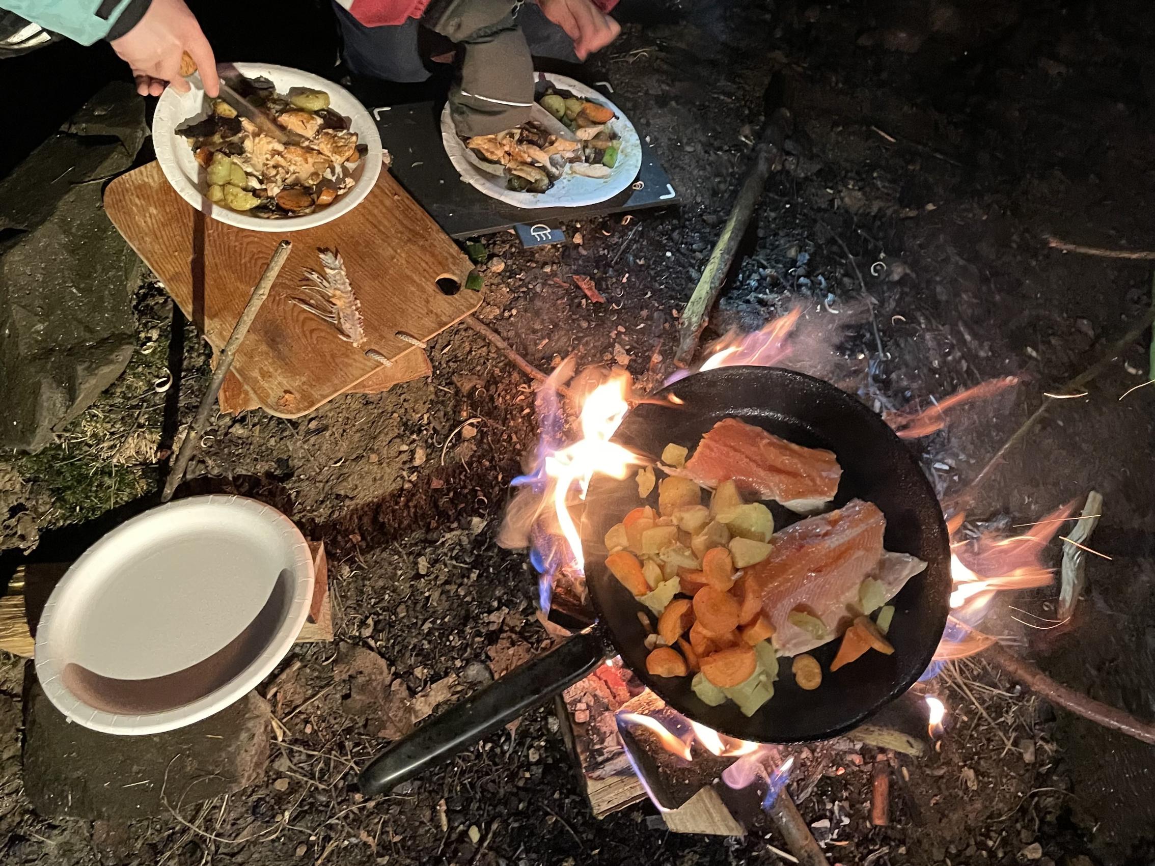 Bilde av Flokkmøte Mat på bål